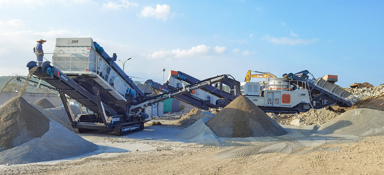 【東蒙案例】顎、錐、篩移動站石英巖破碎生產線火熱投產！