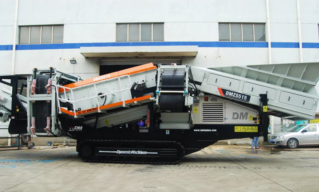 發(fā)貨中 | 上海東蒙開年發(fā)貨進行中！DMZS515移動重型篩分站火速發(fā)往客戶前方，助力客戶砂石骨料項目