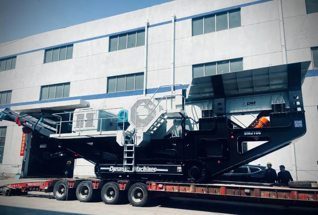 發(fā)貨中 | 上海東蒙DMJ106履帶移動顎式破碎站火速發(fā)往客戶前方，助力客戶砂石骨料項(xiàng)目
